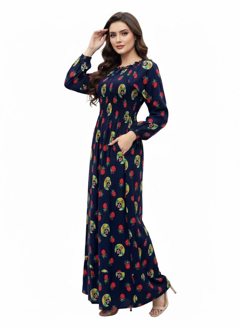 بريميم فستان جلابي نسائي طويل باللون الكحلي مزين بطبعة الفراولة والهلال - جلابي رمضان - بأكمام طويلة، وخصر مطاطي، وقماش كريب خفيف الوزن، يصل إلى الأرض - Image 2